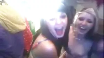 Der schöne Dee Baker in beste hd porno seiten einer MMF-Szene