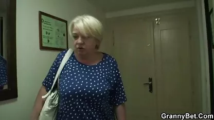 Teen wird auf der Couch beste gratis pornoseiten gefickt