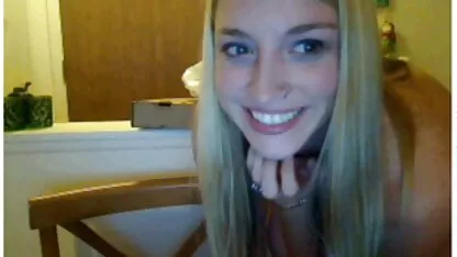 Babe fickt Mädchen mit Riemen die beste pornoseite der welt auf Dildo