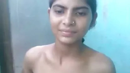 Brünette beste porno stream seiten Babe mit erstaunlichen Körper reibt ihren engen Körper
