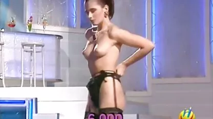 Zwei blonde pornoseiten liste Lesben, die eine Brünette verführen
