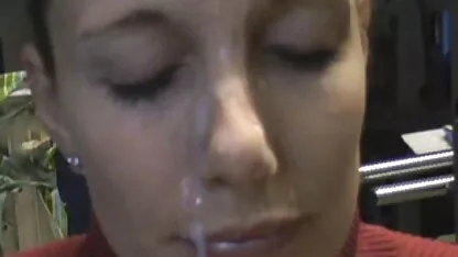 Heiße junge Brünette Sandra masturbiert best of pornoseiten